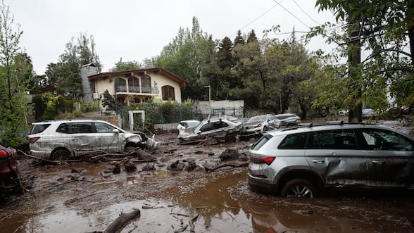Las Condes prepara restricciones: alcaldesa suspende voluntariado municipal