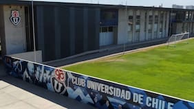 La Universidad de Chile golpea a Azul Azul: “Resulta inaceptable que se continúe con el uso de su nombre y sus símbolos”