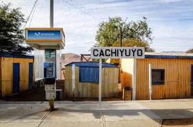 Se acabaron los teléfonos públicos en Chile: solo sobrevive el de Cachiyuyo