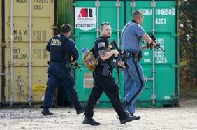 Autoridades de Maine retiran confinamiento impuesto tras tiroteo, pero prohíben la caza en algunas zonas