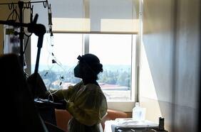 Jóvenes, deportistas, sanos y hasta sin sobrepeso están ingresando a la UCI: ¿Quiénes son los intubados en Chile?