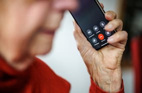 Clave familiar para emergencias: la recomendación de la PDI para evitar caer en estafas telefónicas con clonación de voz