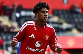 Le apodan el nuevo Messi: juvenil busca irse libre del Manchester United apuntando a España