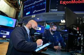 Mercados mundiales se tiñen de rojo por temor a un potencial aumento de la inflación