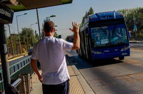 Cómo es el “Waze” del transporte público que busca mejorar la movilidad en Santiago
