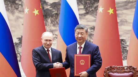 Xi y Putin exhiben su “inquebrantable” relación en Beijing aunque no acuerdan sobre gasoducto clave