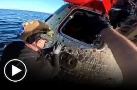 Nuevo registro muestra a los astronautas de Artemis II saliendo de la cápsula en medio del mar