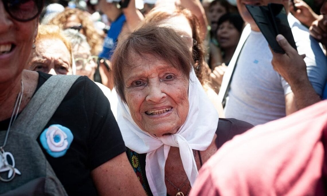 Muere Taty Almeida, presidenta de las Madres de Plaza de Mayo y símbolo de la lucha por los DD.HH. en Argentina
