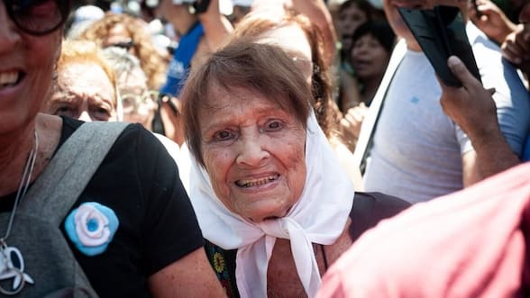 Muere Taty Almeida, presidenta de las Madres de Plaza de Mayo y símbolo de la lucha por los DD.HH. en Argentina