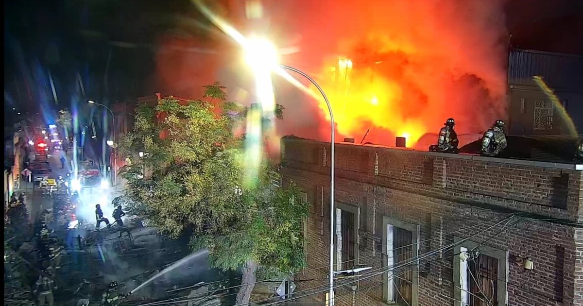 Voraz fire in Santiago center causes collapse: two people resulted in burns - The Third