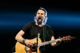 Beto Cuevas lanza show completo “Acústico” en su canal de Youtube