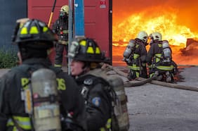 Bomberas fueron atropelladas mientras combatían incendio en San Clemente