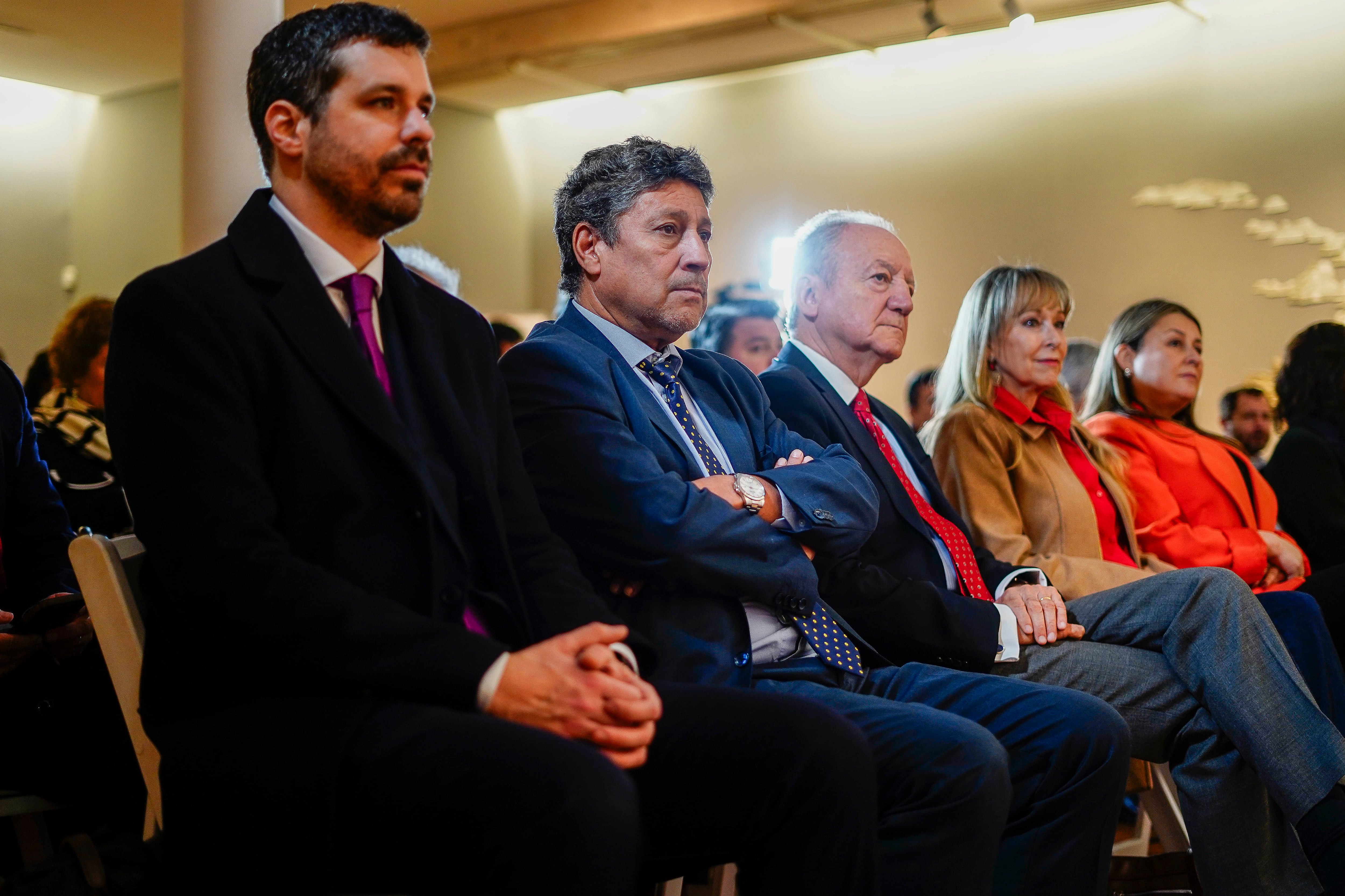 Héctor Berríos, director COMPIN Nacional; Luis Díaz, intendente de Beneficios Sociales de la SUSESO; Marco Antonio Álvarez, presidente de Caja La Araucana; Ana María Gazmuri, diputada por el Distrito 12 Región Metropolitana, y Patricia Soto, superintendenta (s) de Seguridad Social.