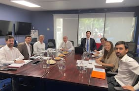 Equipo económico de Kast afina medidas para agilizar la inversión y recibe propuesta de Valente