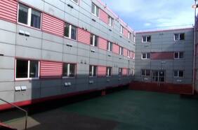 Así es por dentro la cárcel flotante construida por Reino Unido para retener a migrantes