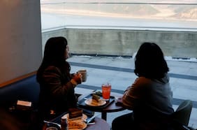 Cómo es la curiosa ubicación de una cafetería con vista a Corea del Norte