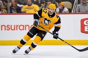 Muere jugador de hockey sobre hielo en Inglaterra al cortarse el cuello con un patín