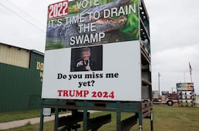 Crece el temor ante el rol de funcionarios electorales pro Trump en estados clave de cara a comicios