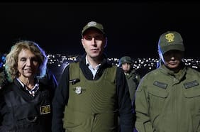 Ministro Arrau acompaña operativo policial en toma El Boro de Alto Hospicio