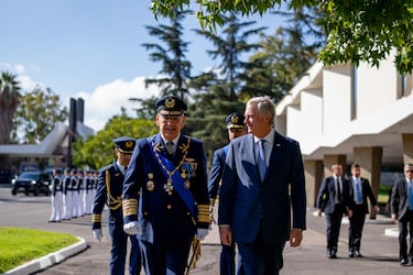 Presidente Kast destaca rol de la FACh en seguridad y reafirma respaldo a Carabineros