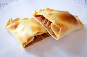 Dónde encargar pequén, la empanada de pura cebolla a la que le cantaba Violeta Parra