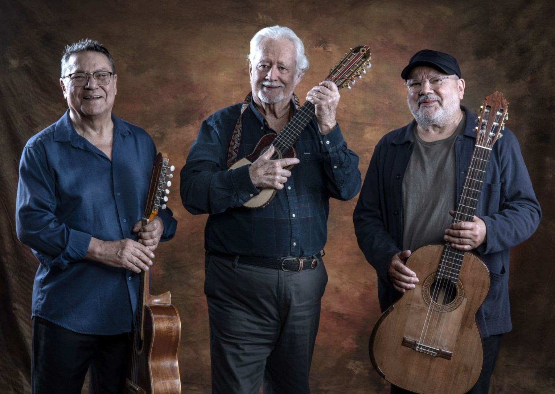 Inti-Illimani Histórico llegó hasta el antiguo muro de Berlín junto a un artista chileno
