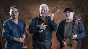 Inti-Illimani Histórico llegó hasta el antiguo muro de Berlín junto a un artista chileno