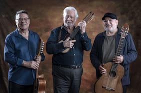 Inti-Illimani Histórico llegó hasta el antiguo muro de Berlín junto a un artista chileno
