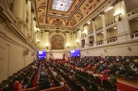 Columna de Roberto Pastén y Luis Valenzuela: Sistema presidencial no es compatible con procesos de desarollo modernos