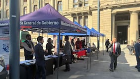 Ministra Gloria Ana Chevesich asiste a feria de la justicia realizada en explanada frente al Palacio de Tribunales