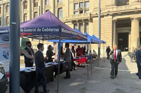 Ministra Gloria Ana Chevesich asiste a feria de la justicia realizada en explanada frente al Palacio de Tribunales