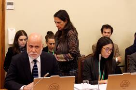 Oposición amenaza con acusación a Elizalde si no renuncia jefa jurídica de La Moneda