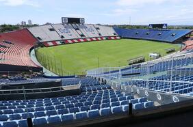 La compleja situación que enfrenta el estadio Defensores del Chaco para recibir los partidos de Colo Colo y Palestino