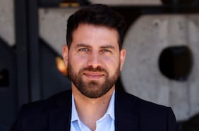 Diego Ibáñez critica exclusión del FA y del PC de cónclave citado por el PS: “Me parece nefasto”