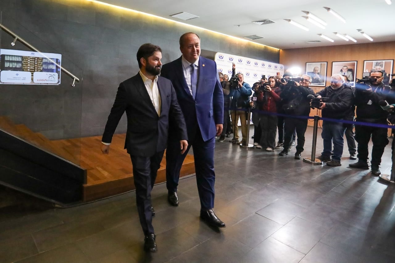 El Presidente Gabriel Boric junto al fiscal nacional, Ángel Valencia.