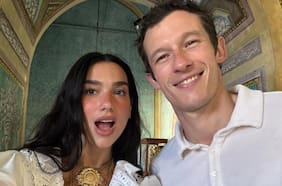 Este es el libro que comenzó la historia de amor entre Dua Lipa y Callum Turner