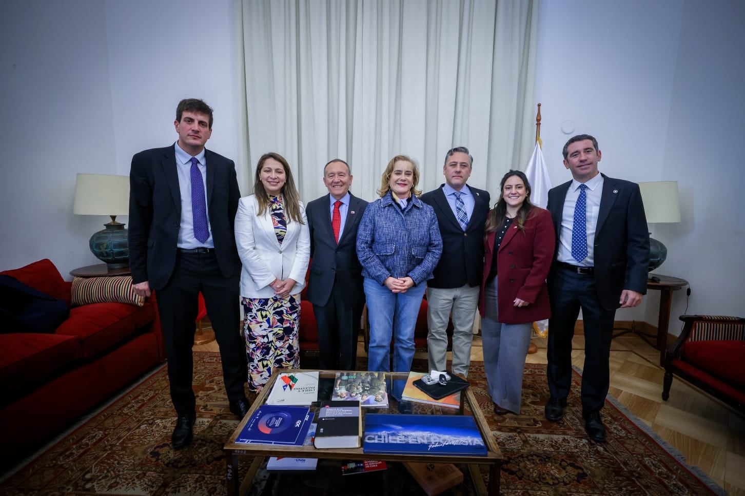 En Palacio: libertarios hace su estreno en cita de coordinación con Segpres y jefaturas de bancadas