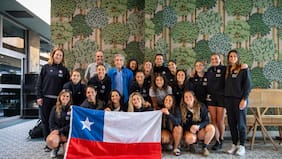 La Diablas reciben la visita del embajador Jorge Tarud antes de enfrentar a Nueva Zelanda