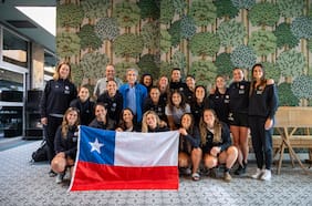 La Diablas reciben la visita del embajador Jorge Tarud antes de enfrentar a Nueva Zelanda