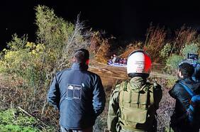 Operativo de rescate tras volcamiento de embarcación con tres personas en el río Biobío