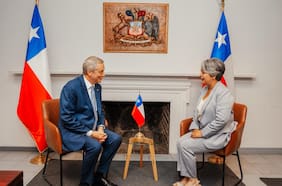 Jeannette Jara se reúne con José Antonio Kast en comando del presidente electo