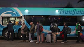 Gobierno proyecta salida de más de 900 mil personas en buses interurbanos y cerca de 400 mil vehículos de la RM este fin de semana largo