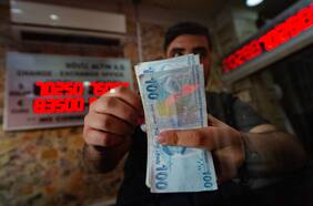 La lira turca se derrumba luego que Erdogan destituyera al jefe del Banco Central