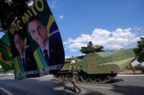 Bolsonaro se arriesga a un revés con convocatoria de acto de campaña junto a desfile militar