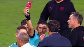 Expulsado por increpar al árbitro: la furia de Gustavo Quinteros en el polémico empate de Boca e Independiente