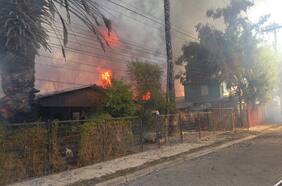 Declaran alerta roja para Lampa por incendio forestal que deja 4 viviendas afectadas