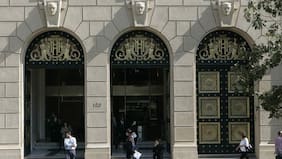 Cómo convertir el ahorro en menor gasto: una propuesta institucional