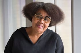 Jamaica Kincaid: la escritura de una infancia enredada en la maleza