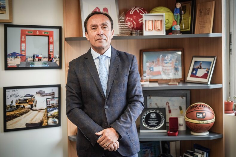 JAIME PIZARRO, MINISTRO DEL DEPORTE