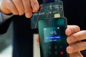 Comercios que aceptan pagos con tarjetas suben casi 50 puntos porcentuales en una década y ya superan el 70%